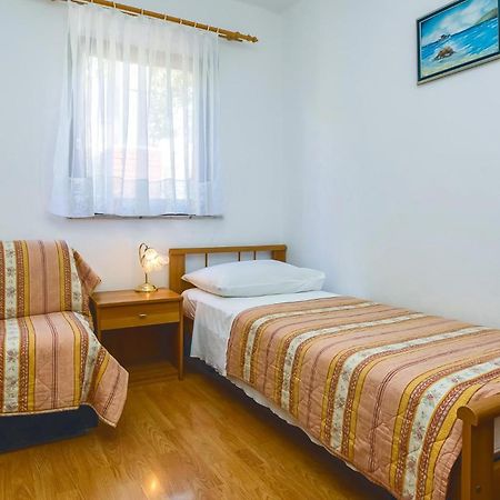 Cozy Apartment In Lokva Rogoznica With Wifi Exterior photo