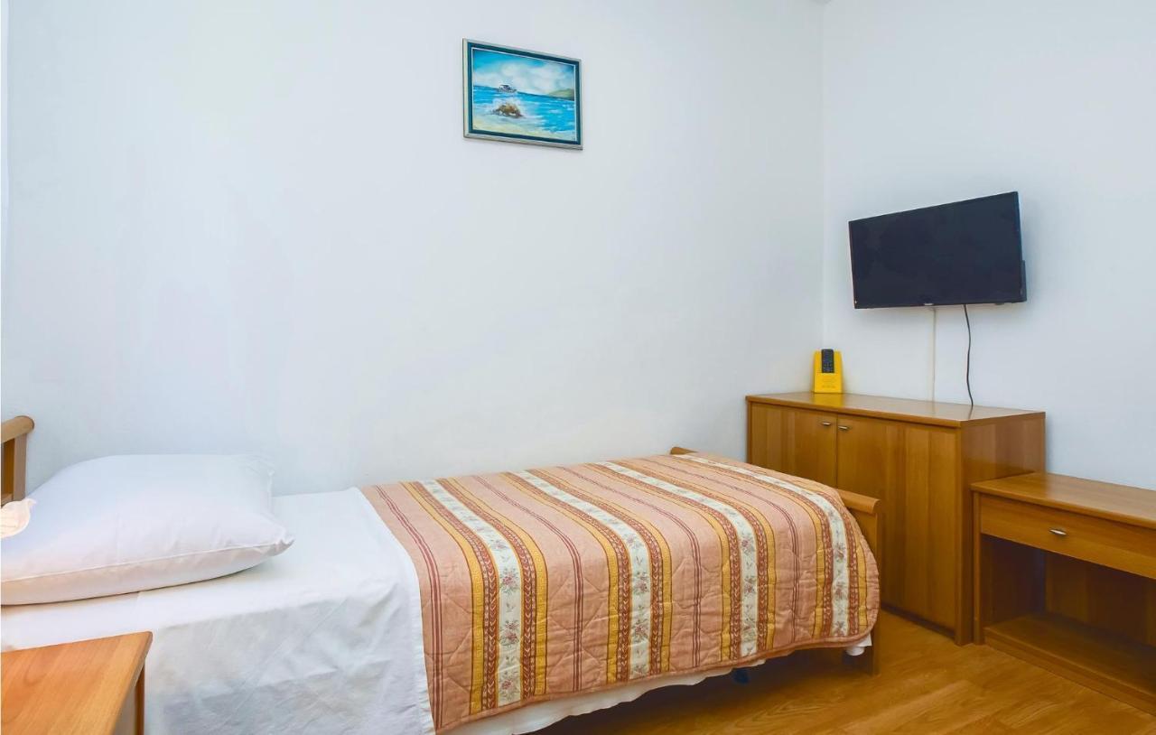 Cozy Apartment In Lokva Rogoznica With Wifi Exterior photo