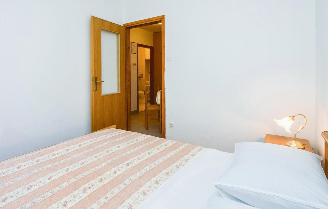 Cozy Apartment In Lokva Rogoznica With Wifi Exterior photo