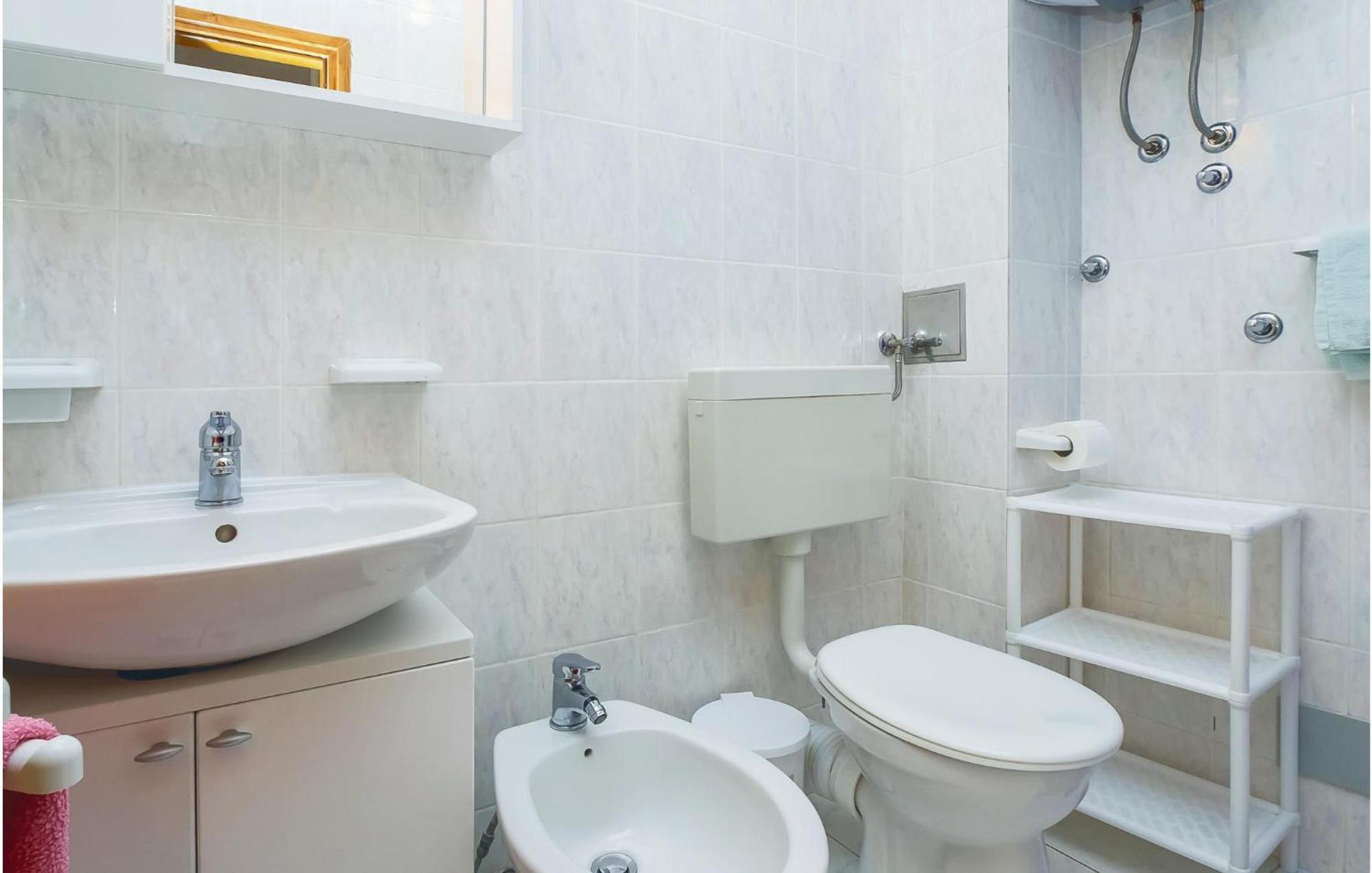 Cozy Apartment In Lokva Rogoznica With Wifi Exterior photo